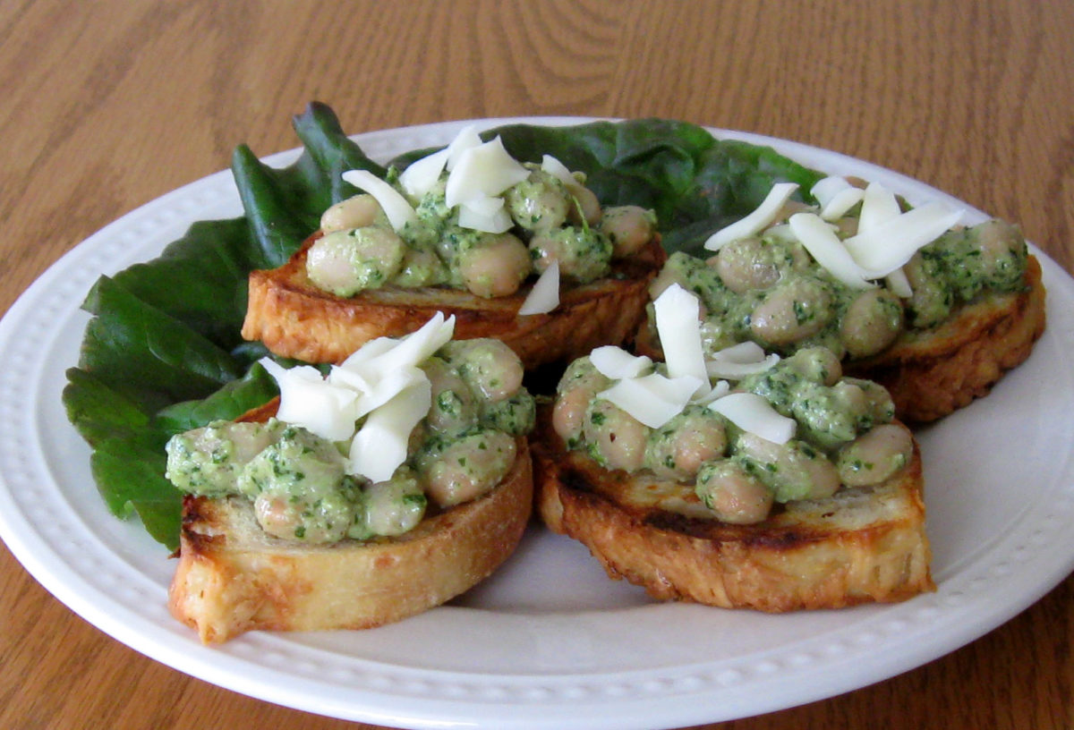 Godfather White Kidney Bean and Brazil Nut Pesto Crostini Trader Joe